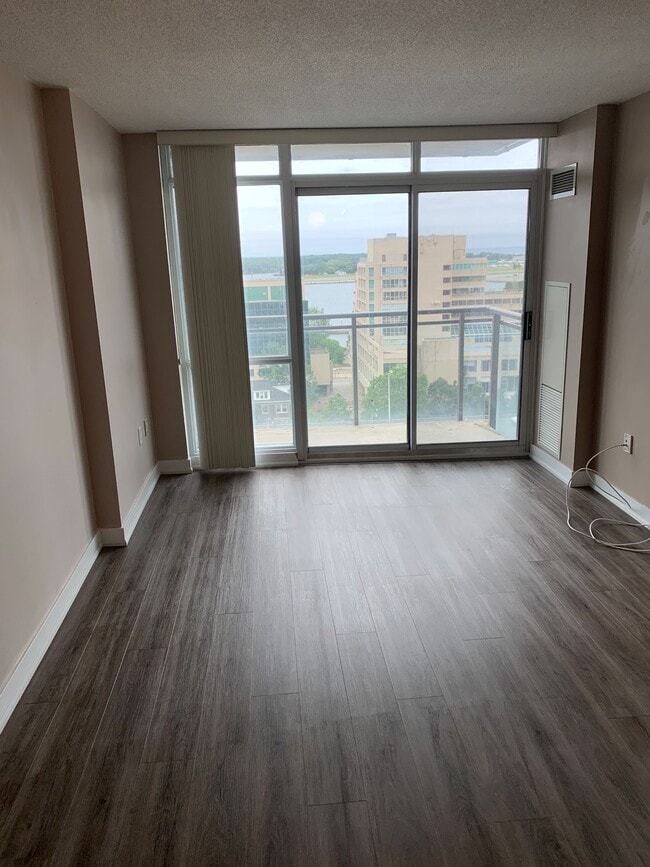 Building Photo - 11-1511 Brunel Ct