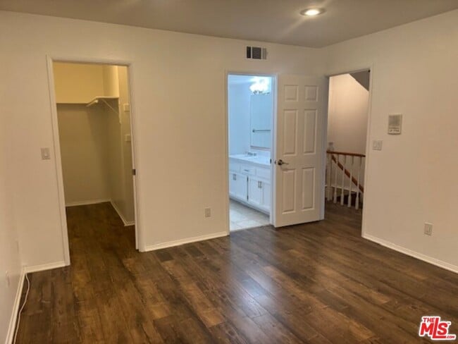 Foto del edificio - 320 N Catalina Ave