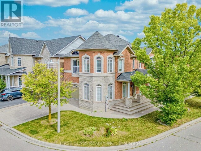 Building Photo - 2507 Nichols Dr