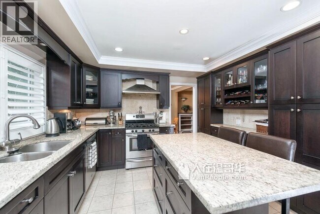 Photo du bâtiment - 6550 Dunbar St