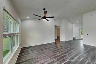Building Photo - 5071 Rosette Rd