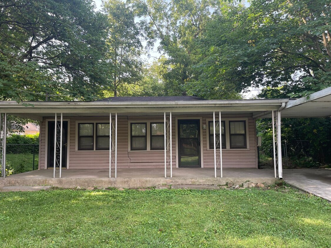 Primary Photo - Recently updated 2 bedroom home