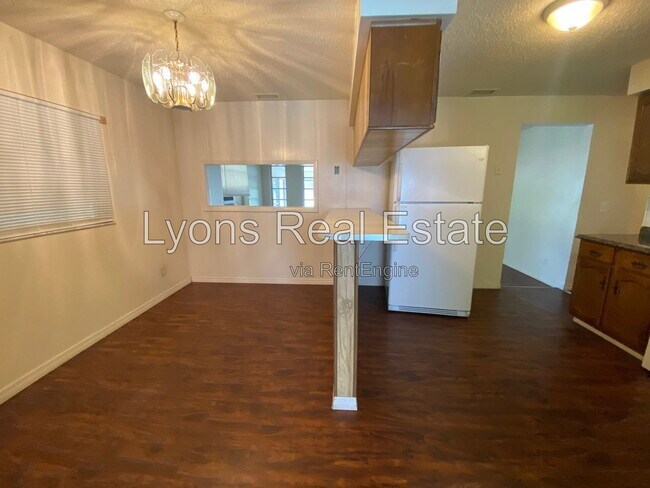 Building Photo - 7906 Suncoast Dr