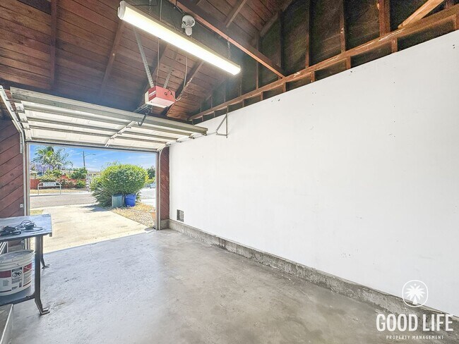Foto del edificio - Charming 2BD/2BA National City Home with Fresh Updates, Backyard & Attached Garage