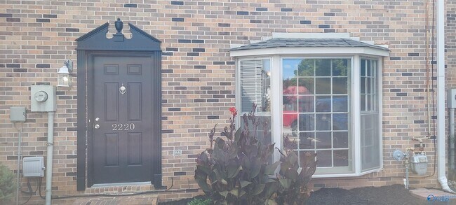 Building Photo - 2220 Westbury Ct SW