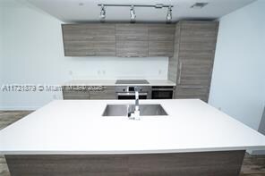 Foto del edificio - 650 NE 32nd St