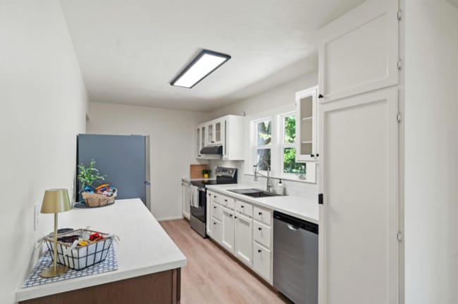 Foto del edificio - 3709 Evergreen Ln