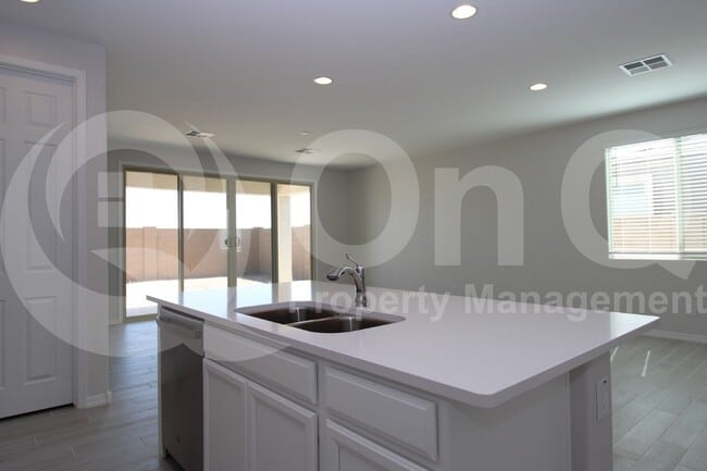 Foto del edificio - 1033 W Shannons Way