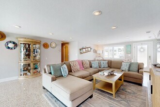 Building Photo - 178 Sunaire Terrace