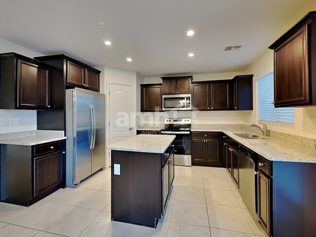 Foto del edificio - 3806 S 186th Dr