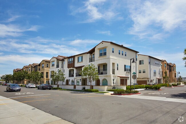 Primary Photo - 6302 Maple Ave
