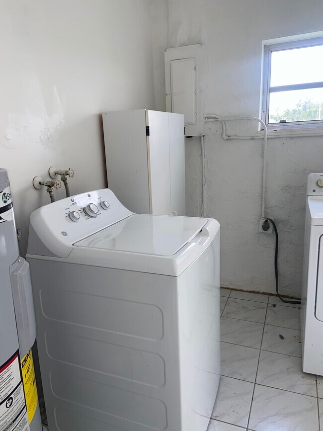 Foto del edificio - 2719 Knight Ln
