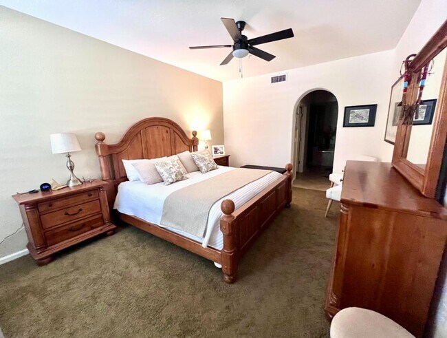 Building Photo - 3935 E Rough Rider Rd