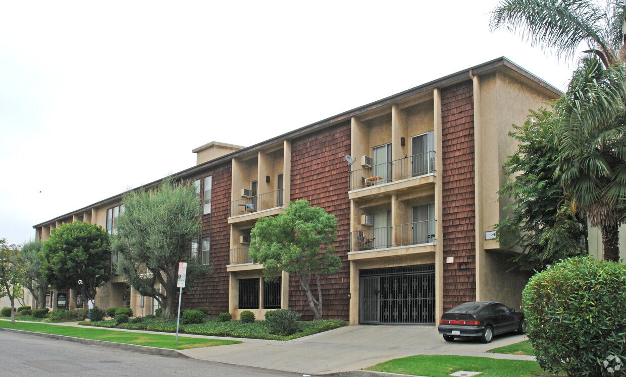 Building Photo - 3708 Watseka Ave
