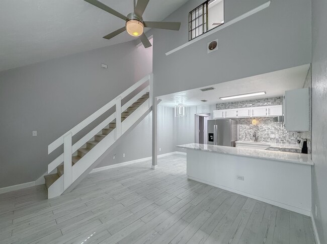 Building Photo - 934 S Lipona Rd