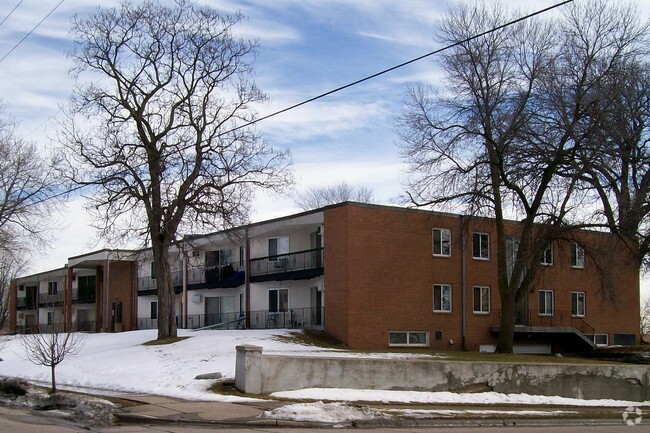 Oak Manor Apartments - Oak Manor Apts