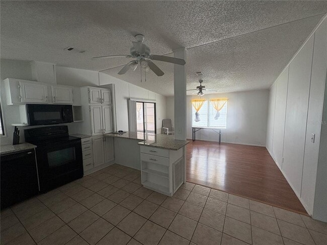 Building Photo - 2132 Sabal Palm Dr