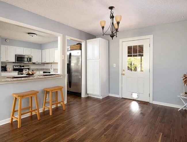 Building Photo - 128 Farlow Dr