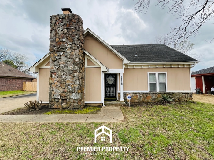 3-Bedroom Single-Family Home for Rent in Memphis, TN - Vaulted Ceilings & Fenced Yard - 3-Bedroom Single-Family Home for Rent in Memphis, TN - Vaulted Ceilings & Fenced Yard
