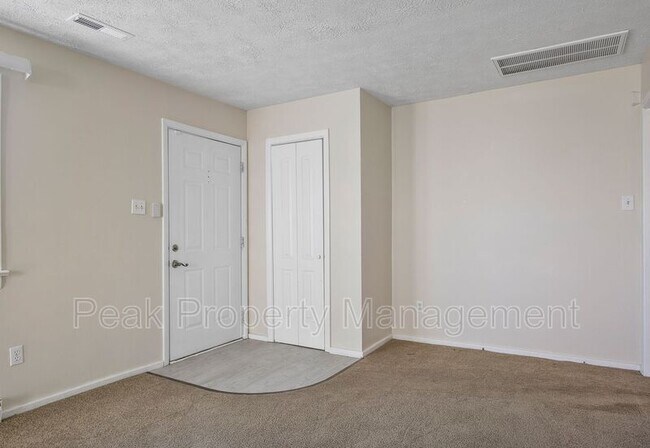 Building Photo - 204 N Juniper Ave
