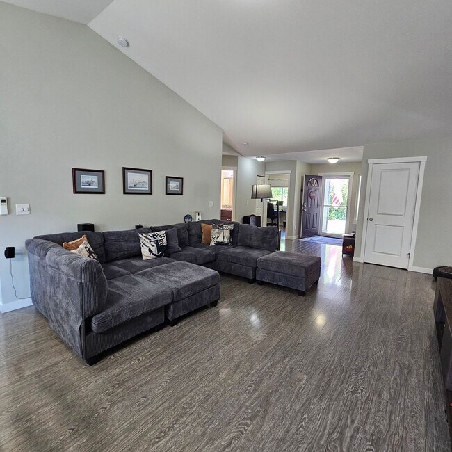 Foto del edificio - Your Perfect Home Awaits – 3 Bed, 2 Bath, ...
