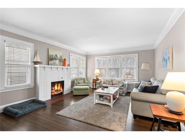 Building Photo - 4749 Harriet Ave