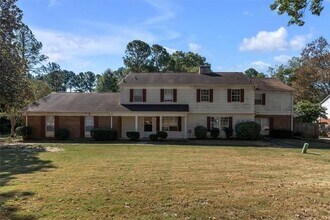 Building Photo - 2613 Stratford Ln