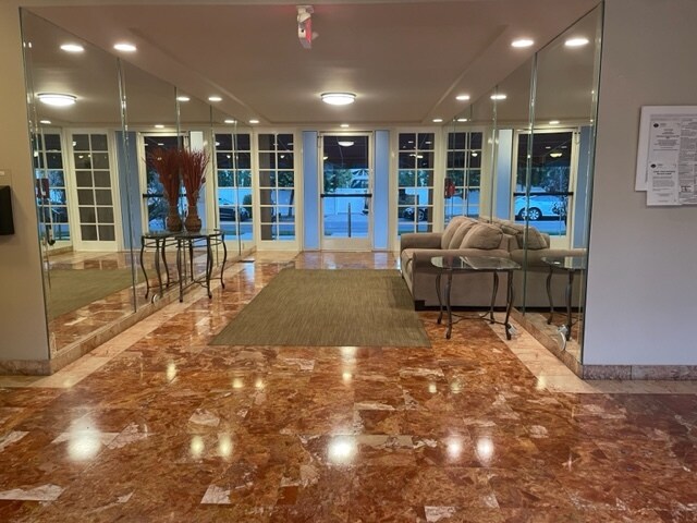 Foto del edificio - 4487 Colbath Ave