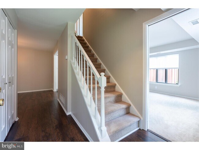 Foto del edificio - 901 Worthington Dr