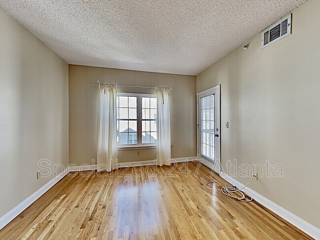 Foto del edificio - 1075 Peachtree Walk NE