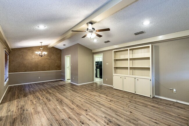 Foto del edificio - Luxury 2 Bedroom 2 Bath Duplex in Shadow H...