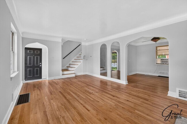 Foto del edificio - $1350 3 bedrooms