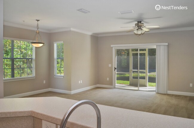 Building Photo - Beautiful End Unit Townhome in Fernandina ...