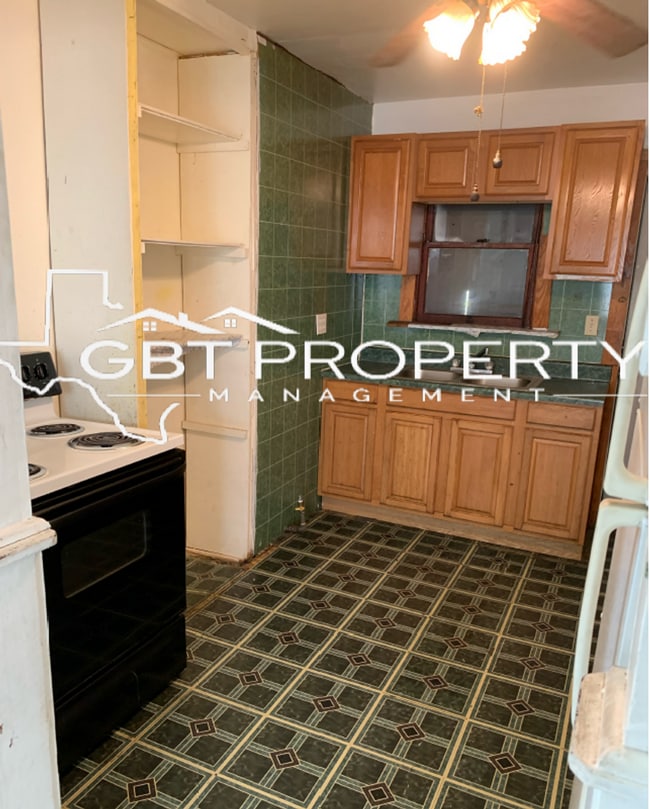 Building Photo - 409 E Bowie St