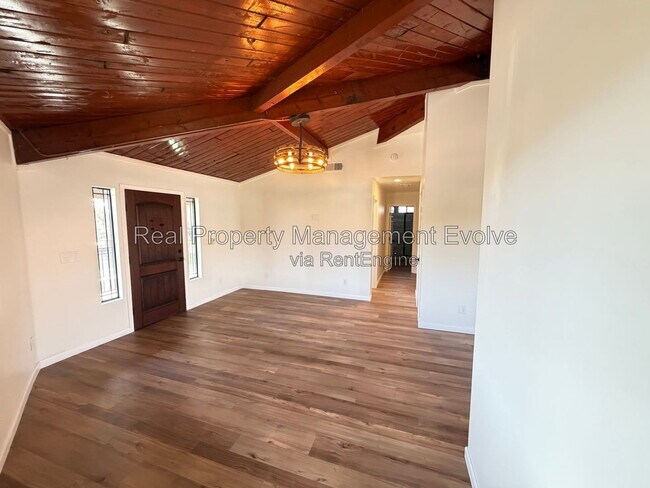Building Photo - 4213 W Cheyenne Dr