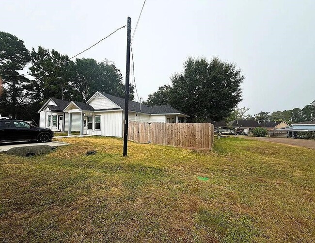 Building Photo - 16713 E Forrestal St