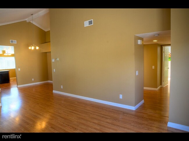Building Photo - 3 br, 2 bath House - 4457 White Pine Way