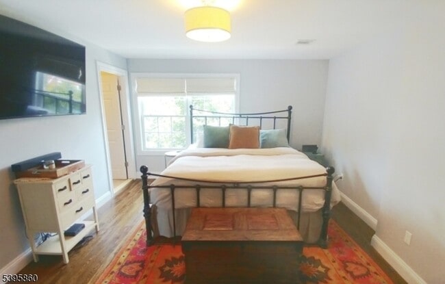 Building Photo - 39 Gray St