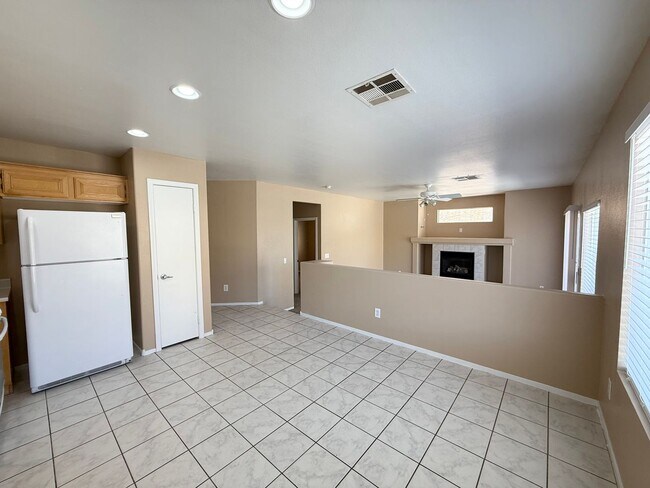 Foto del edificio - COMING SOON 4 BED 3 BATH OPEN FLOOR PLAN!