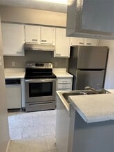 Building Photo - 700 Thicket Ln