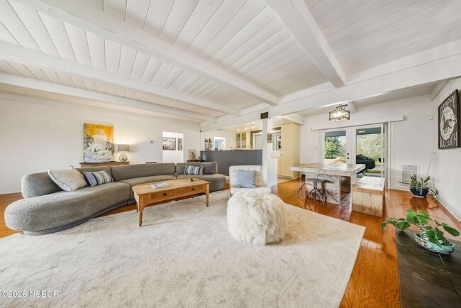 Building Photo - 724 N Refugio Rd