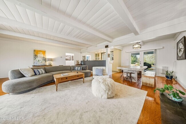 Foto del edificio - 724 N Refugio Rd