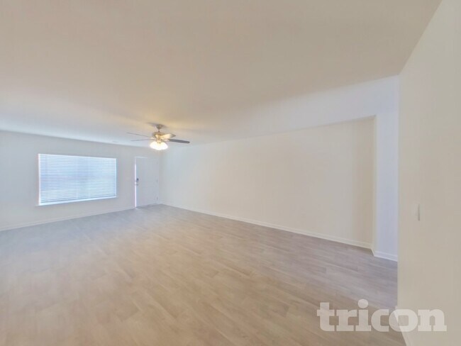 Foto del edificio - 324 Sandbach Rd