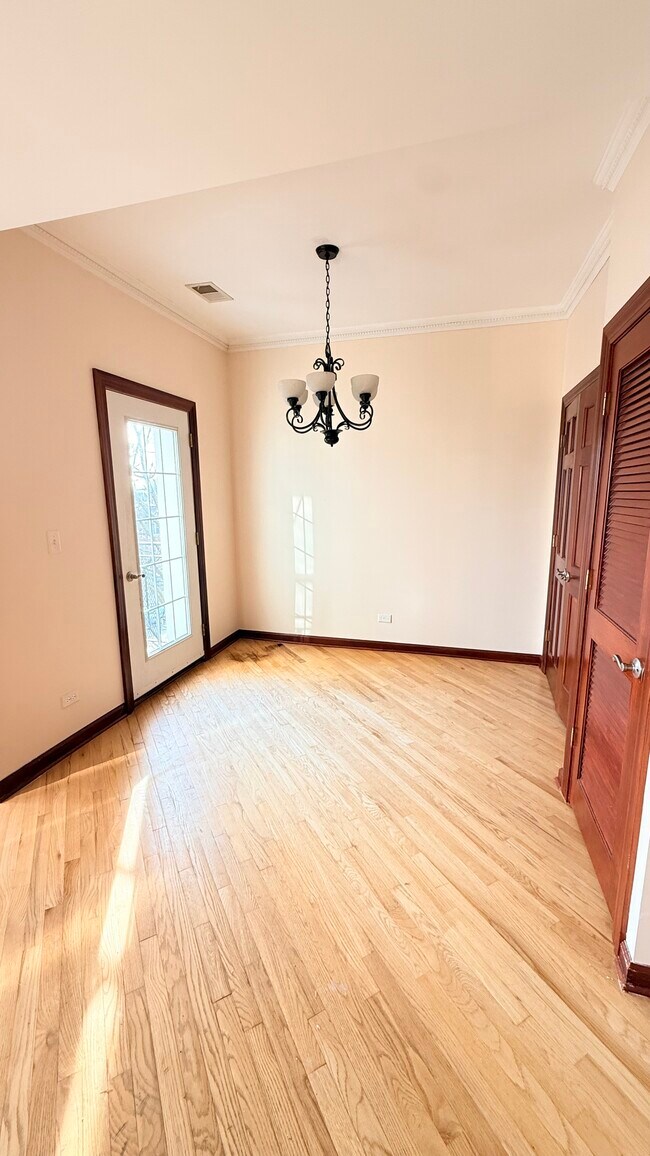 Foto del edificio - 4900 N Drake Ave