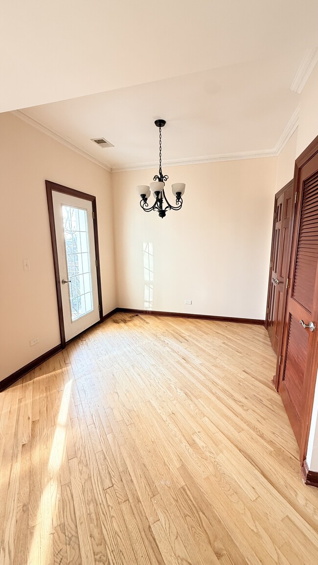 Building Photo - 4900 N Drake Ave