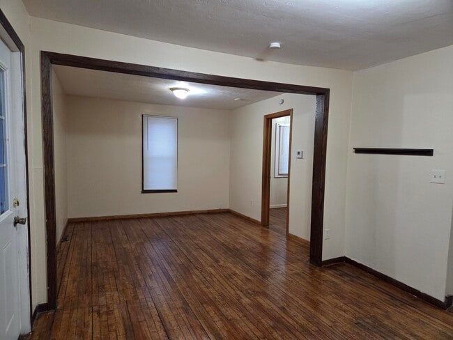 Foto del edificio - 4006 N Bryant Ave