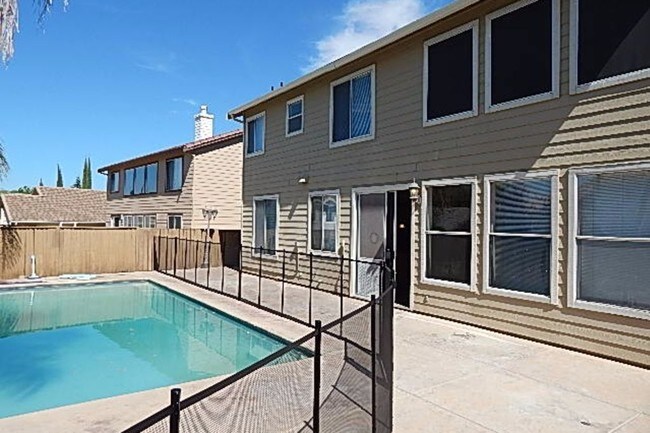 Building Photo - 5013 Ranch Hollow Way