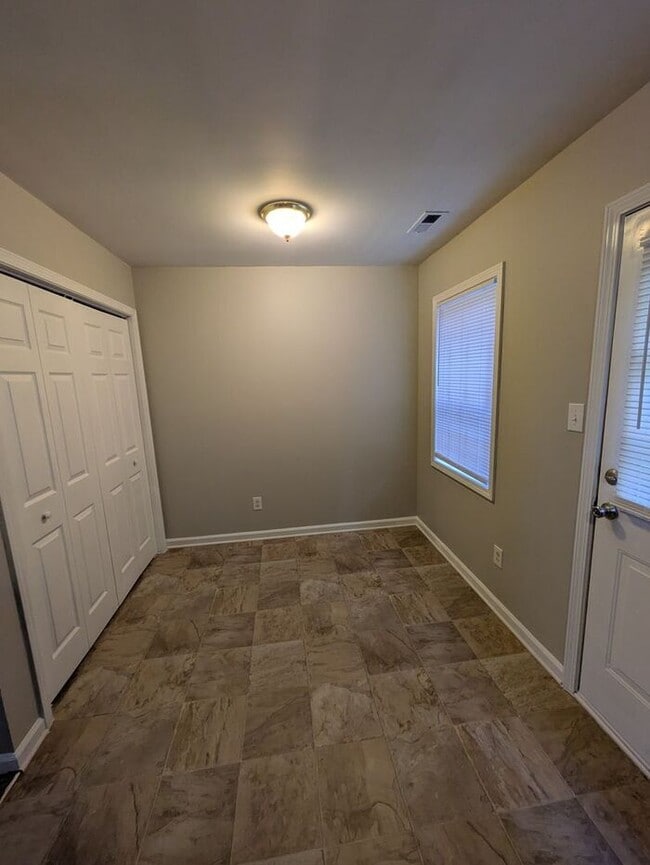 Building Photo - 2BD/1.5BA Townhome in Strawberry Patch Complex