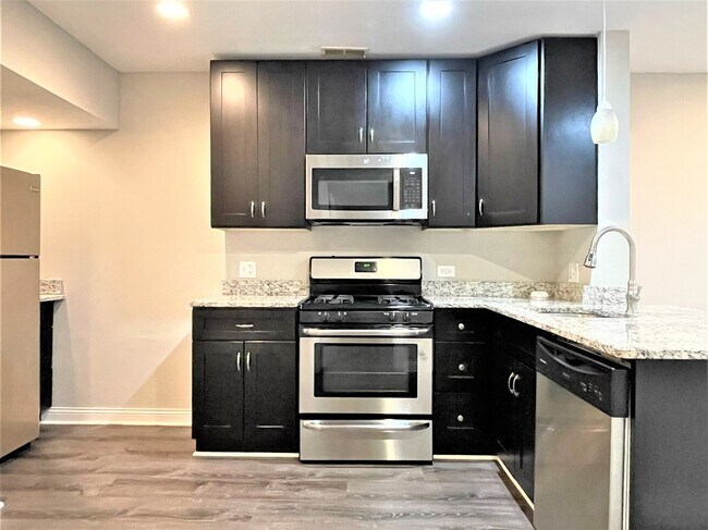 Foto del edificio - 2312 S Seeley Ave