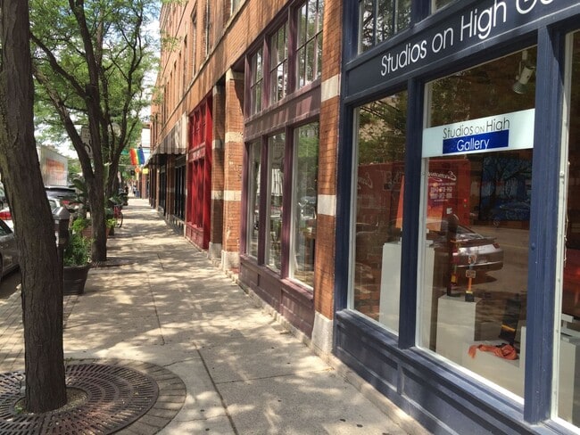 Interior Photo - 692 N High St